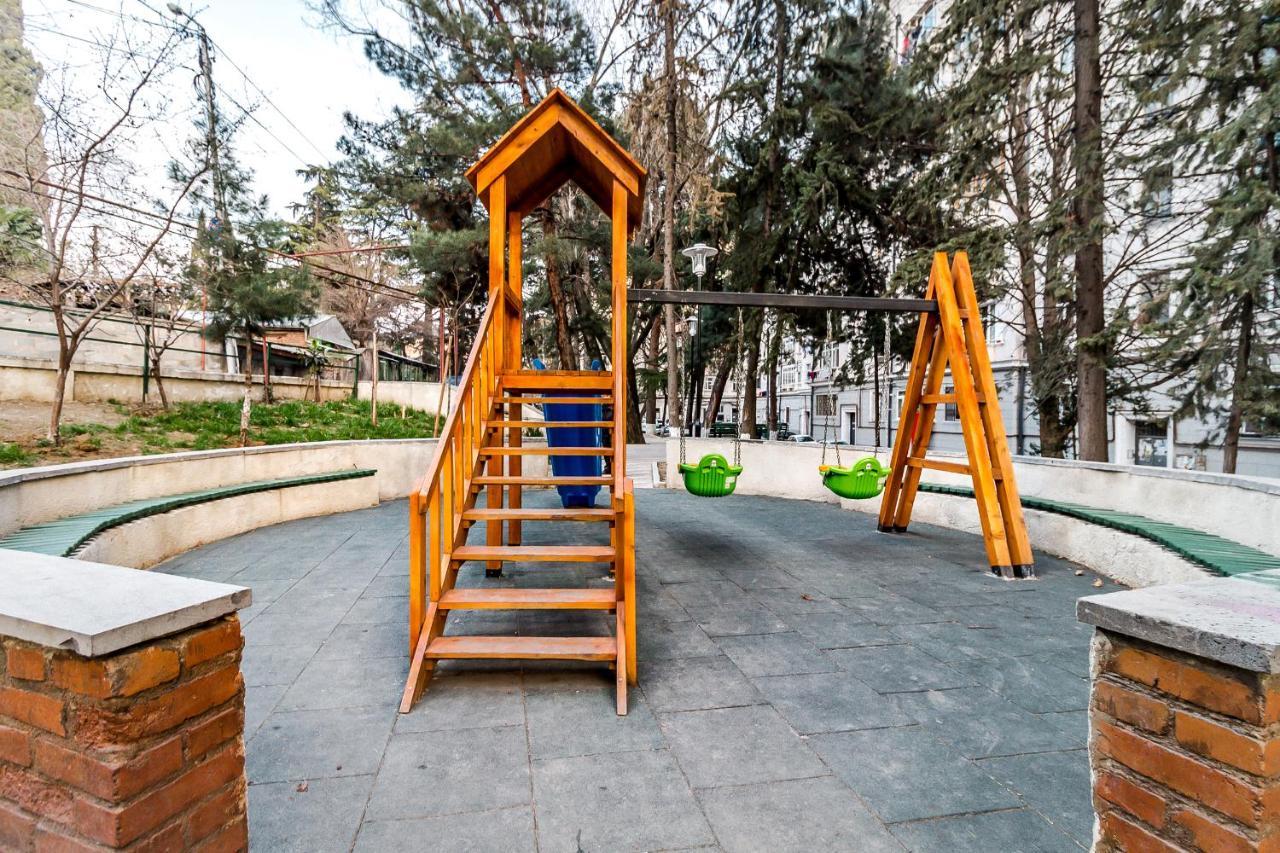 Modern Apartment In Old Tbilisi Luaran gambar